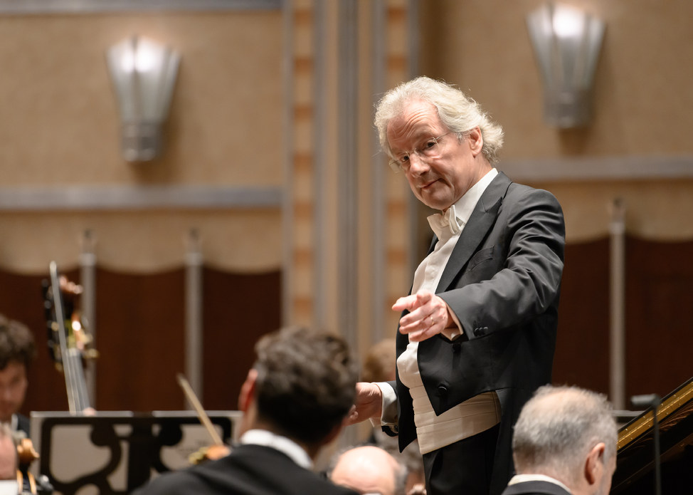 Welser-Möst Conducts Strauss