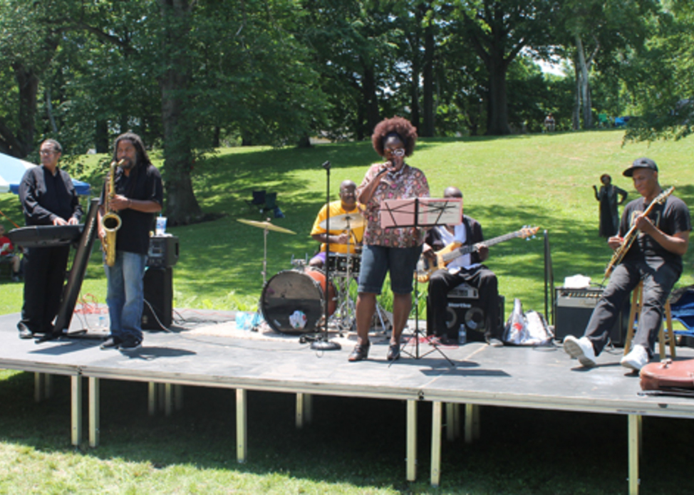 World on Stage: Community Night in the Gardens